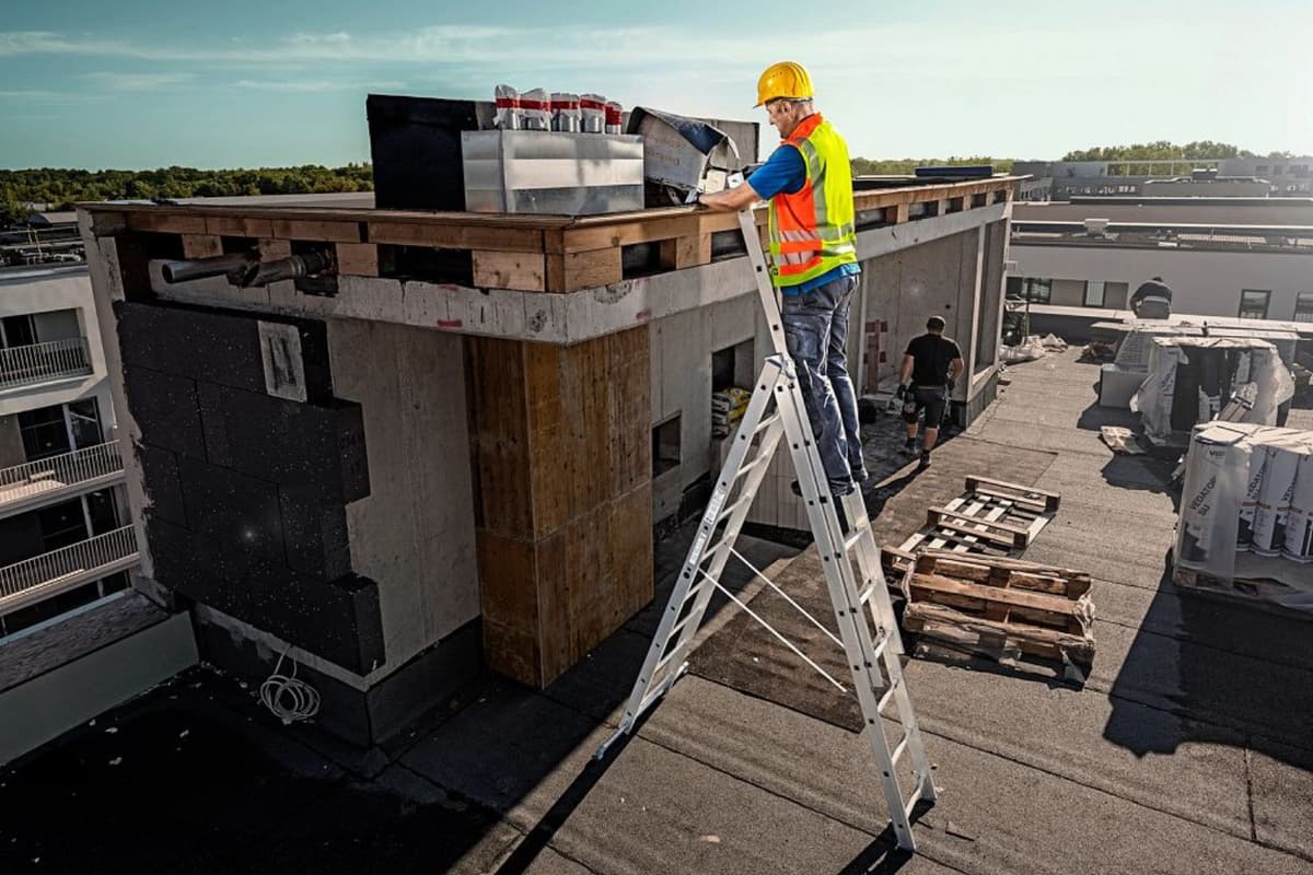 Универсальная трехсекционная лестница Zarges 3х10 ступеней 48923