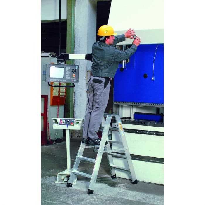 Стремянка с приклепанными ступенями Zarges Seventec B ступени 2x8 40358