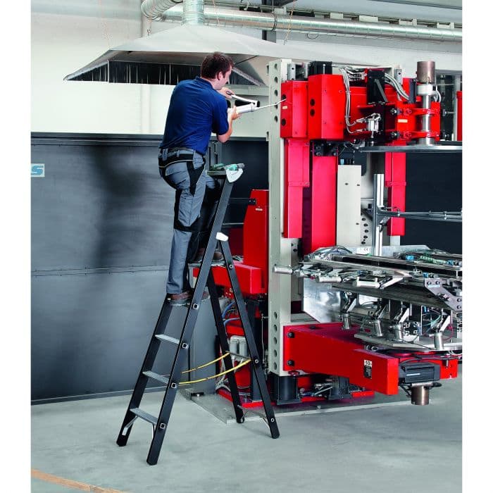 Стремянка с завальцовкой ступеней Zarges Megastep S 4 ступени 41146