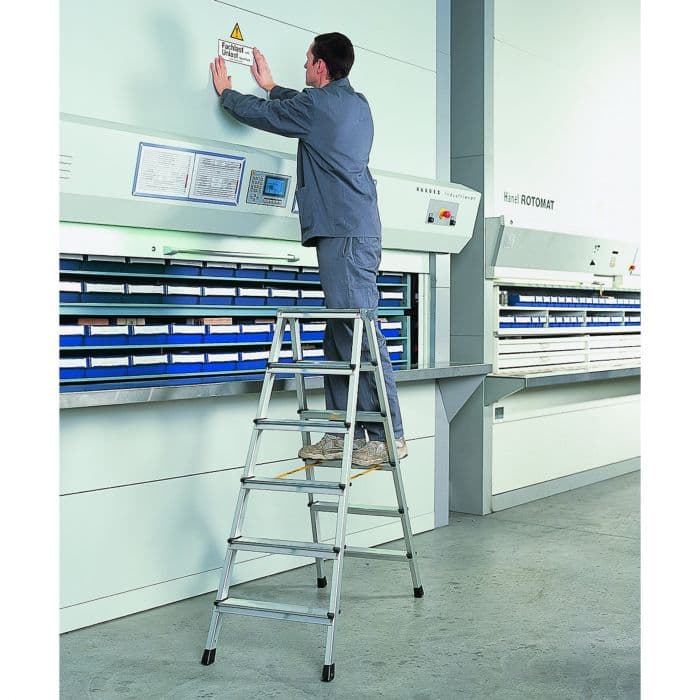 Стремянка с приклепанными ступенями Zarges XLstep B ступени 2х10 41270