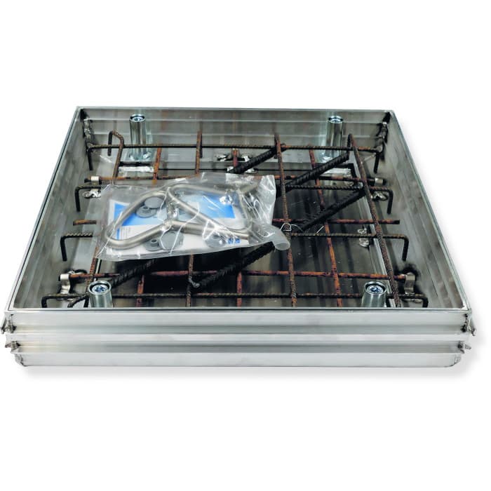 Алюминиевая крышка люка с поддоном Zarges для колодца 300х300 мм 47000