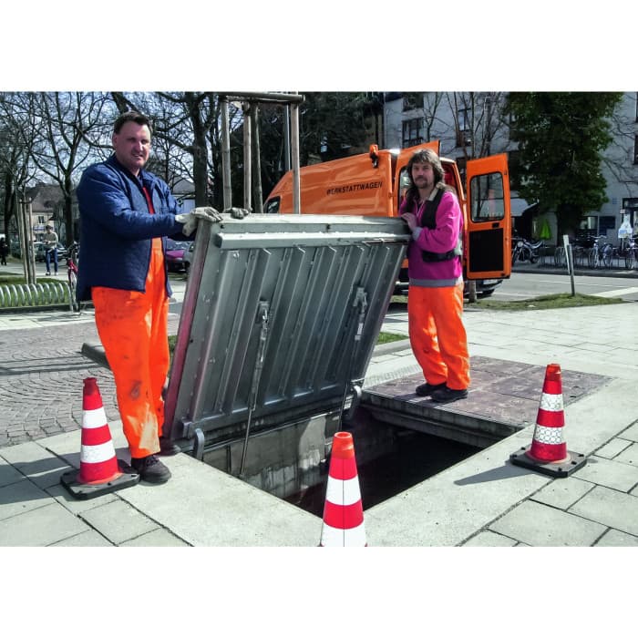 Алюминиевая крышка люка с поддоном Zarges для колодца 300х300 мм 47000