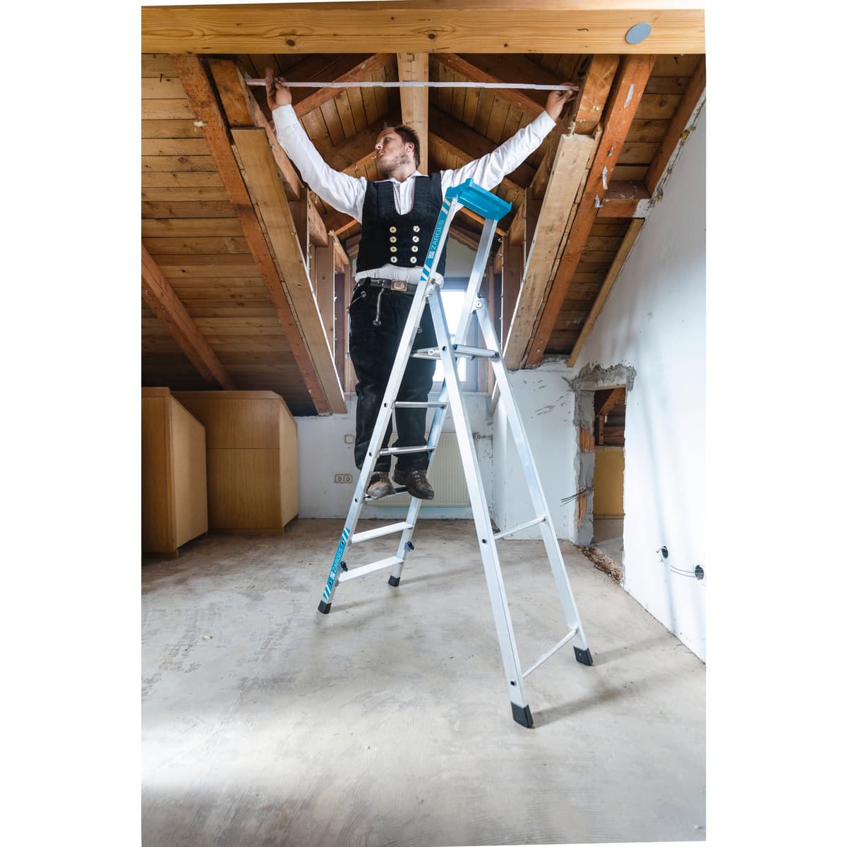 Стремянка завальцованными ступенями Zarges Nova S 5 ступеней 42455