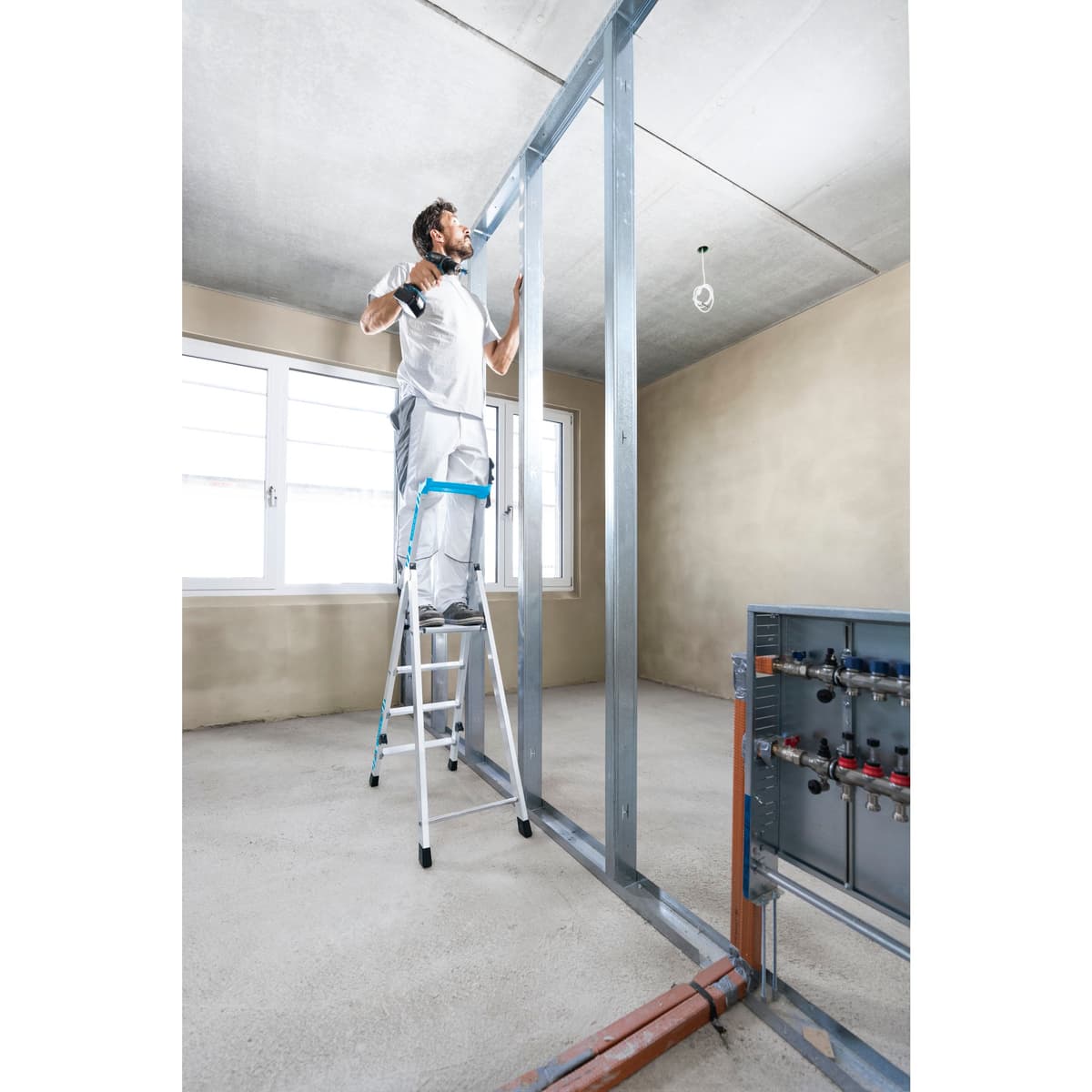 Стремянка с завальцованными ступенями Zarges Nova S 6 ступеней 42456