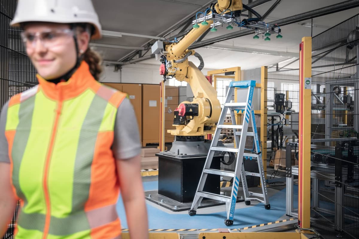 Двухсторонняя складная многоцелевая стремянка 5 в 1 Zarges MultiMaster 2х5 ступеней 40331