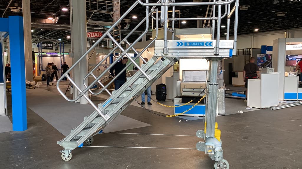 Мобильная лестница Zarges с платформой регулируемая по высоте 800/900-1300 мм 40060049